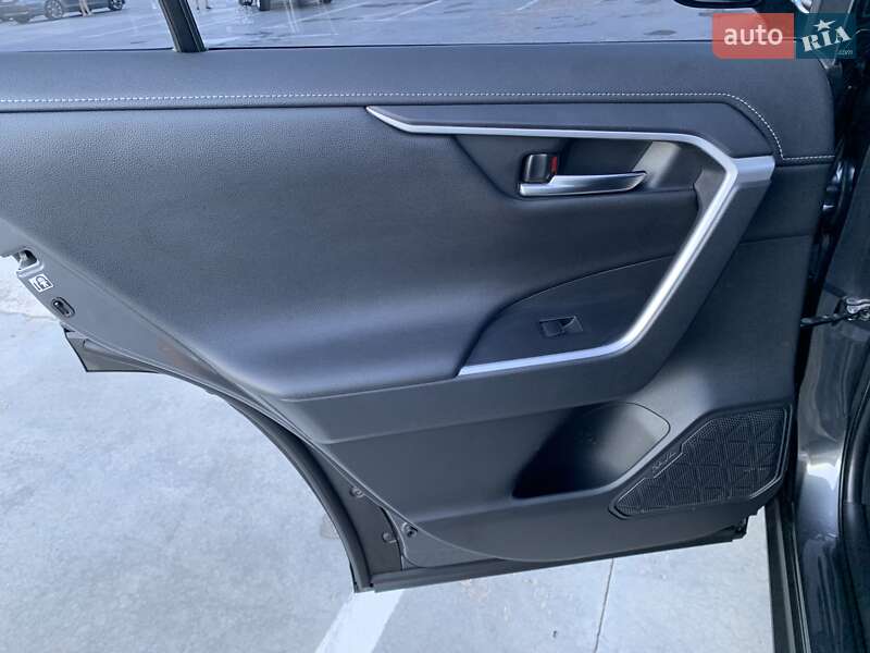 Позашляховик / Кросовер Toyota RAV4 2018 в Києві