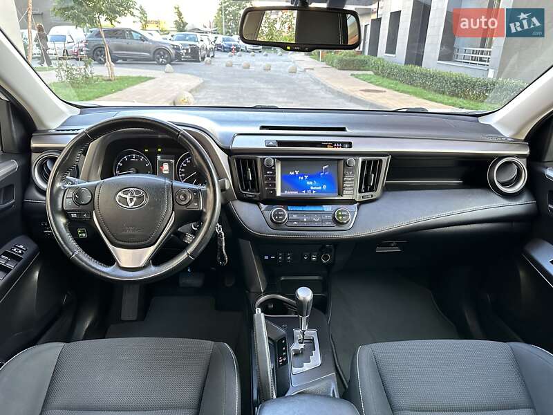 Внедорожник / Кроссовер Toyota RAV4 2017 в Киеве