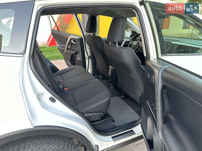 Внедорожник / Кроссовер Toyota RAV4 2017 в Киеве