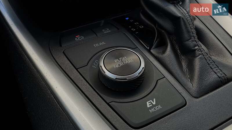 Позашляховик / Кросовер Toyota RAV4 2019 в Чернігові