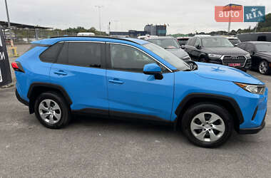 Внедорожник / Кроссовер Toyota RAV4 2019 в 