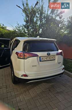 Позашляховик / Кросовер Toyota RAV4 2016 в Мукачевому