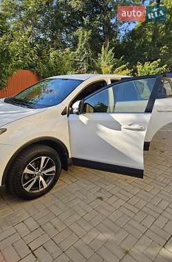 Позашляховик / Кросовер Toyota RAV4 2016 в Мукачевому