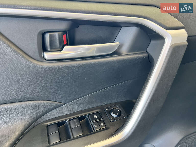 Внедорожник / Кроссовер Toyota RAV4 2021 в Николаеве