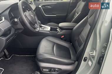 Позашляховик / Кросовер Toyota RAV4 2023 в  фото 12 Позашляховик / Кросовер Toyota RAV4 2023 в