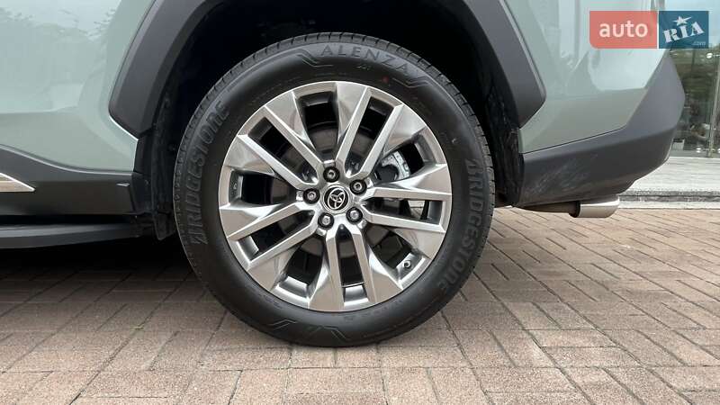Позашляховик / Кросовер Toyota RAV4 2023 в Києві