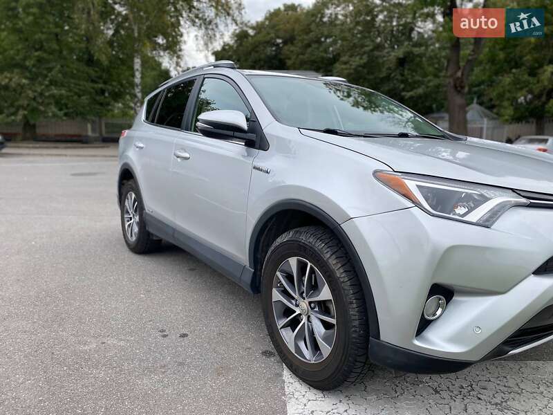 Внедорожник / Кроссовер Toyota RAV4 2016 в Виннице