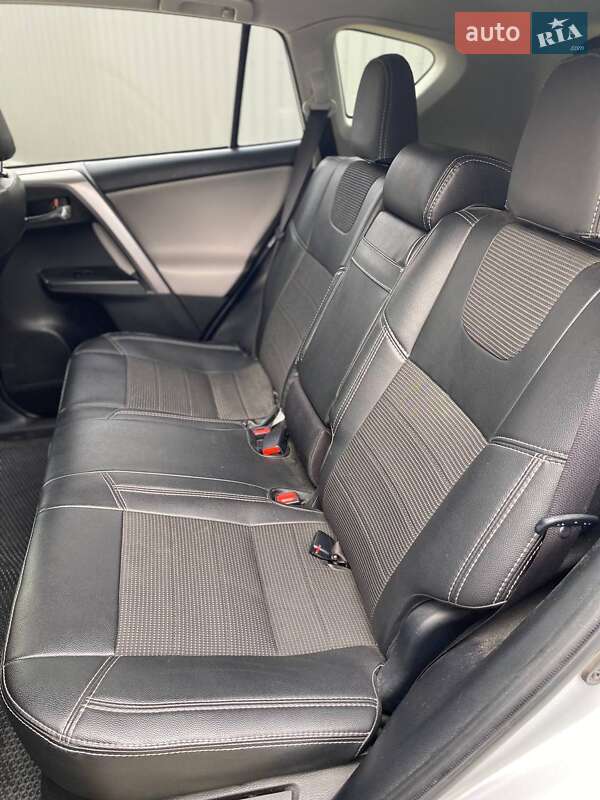 Внедорожник / Кроссовер Toyota RAV4 2016 в Виннице
