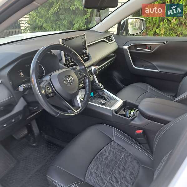 Внедорожник / Кроссовер Toyota RAV4 2019 в Ивано-Франковске