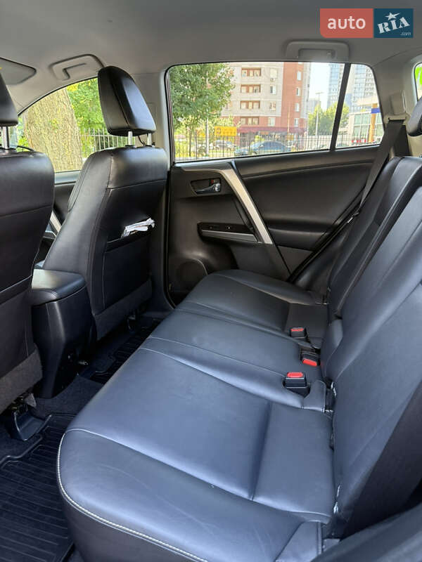 Позашляховик / Кросовер Toyota RAV4 2015 в Києві фото 15 Позашляховик / Кросовер Toyota RAV4 2015 в Києві
