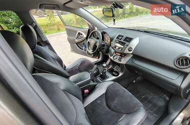 Внедорожник / Кроссовер Toyota RAV4 2010 в 
