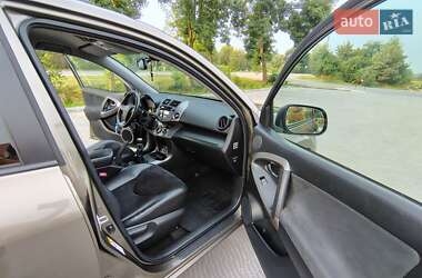 Внедорожник / Кроссовер Toyota RAV4 2010 в 