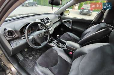 Внедорожник / Кроссовер Toyota RAV4 2010 в 
