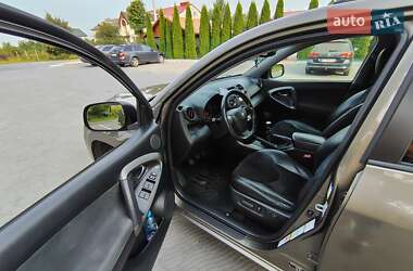 Внедорожник / Кроссовер Toyota RAV4 2010 в 