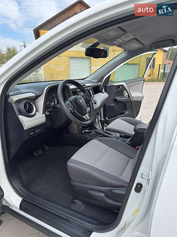 Внедорожник / Кроссовер Toyota RAV4 2015 в Долине фото 15 Внедорожник / Кроссовер Toyota RAV4 2015 в Долине