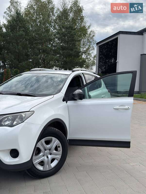 Внедорожник / Кроссовер Toyota RAV4 2015 в Долине фото 29 Внедорожник / Кроссовер Toyota RAV4 2015 в Долине