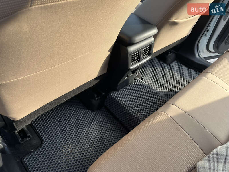 Внедорожник / Кроссовер Toyota RAV4 2019 в Тернополе