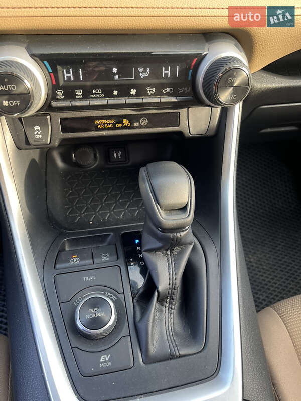 Внедорожник / Кроссовер Toyota RAV4 2019 в Тернополе