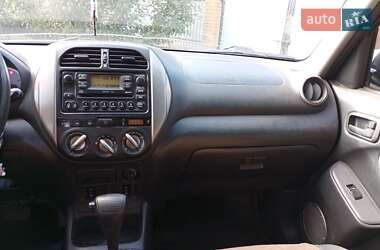 Внедорожник / Кроссовер Toyota RAV4 2004 в 