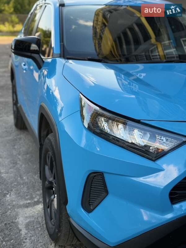Позашляховик / Кросовер Toyota RAV4 2021 в Києві