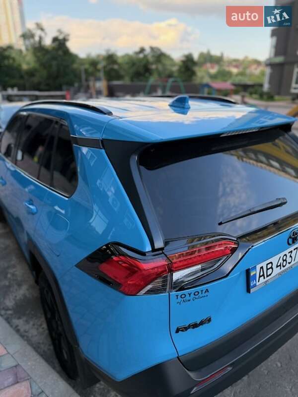 Позашляховик / Кросовер Toyota RAV4 2021 в Києві