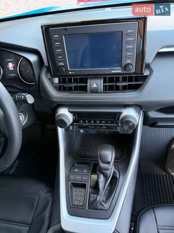 Позашляховик / Кросовер Toyota RAV4 2021 в Києві