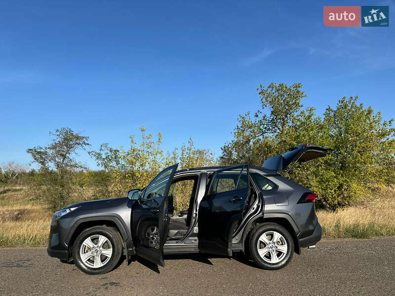 Позашляховик / Кросовер Toyota RAV4 2020 в Кривому Розі