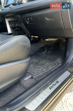 Внедорожник / Кроссовер Toyota RAV4 2014 в 