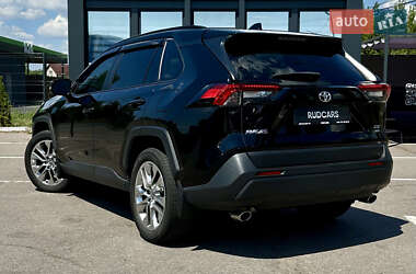 Внедорожник / Кроссовер Toyota RAV4 2019 в 