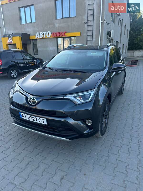 Внедорожник / Кроссовер Toyota RAV4 2015 в 