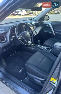 Внедорожник / Кроссовер Toyota RAV4 2015 в 
