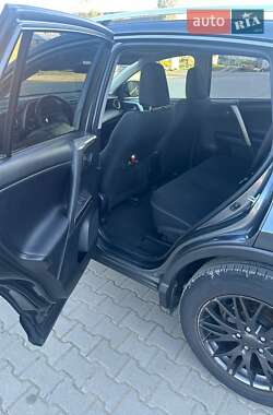 Внедорожник / Кроссовер Toyota RAV4 2015 в 