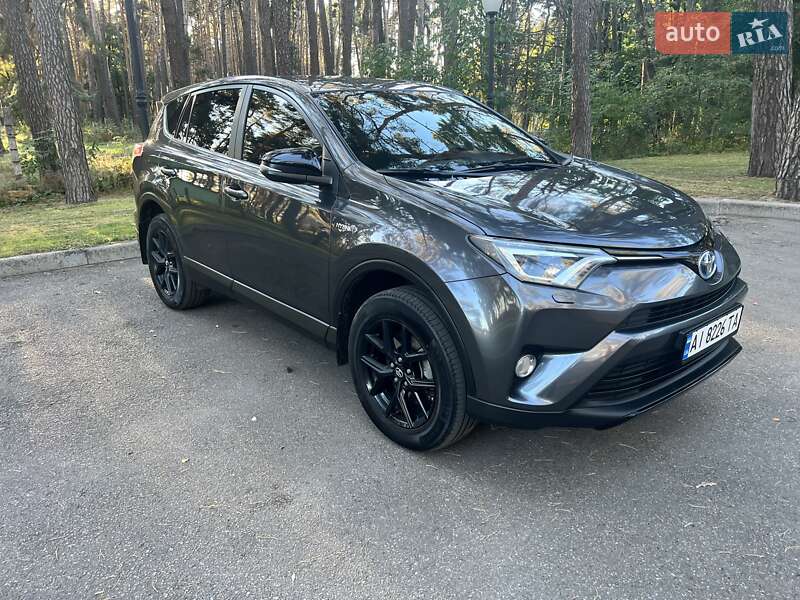 Внедорожник / Кроссовер Toyota RAV4 2018 в Чернигове