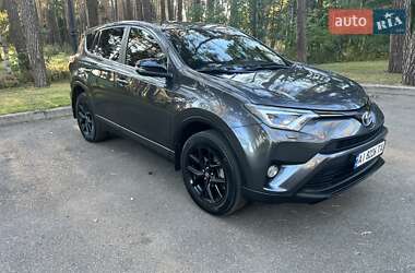 Внедорожник / Кроссовер Toyota RAV4 2018 в 