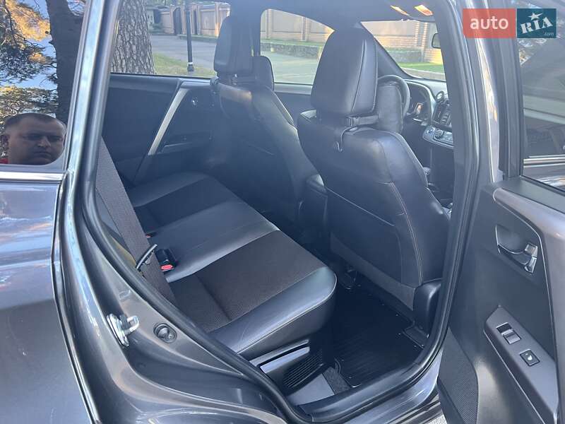 Внедорожник / Кроссовер Toyota RAV4 2018 в Чернигове