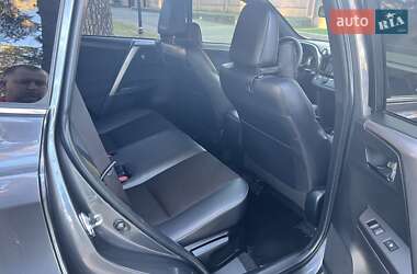 Внедорожник / Кроссовер Toyota RAV4 2018 в 