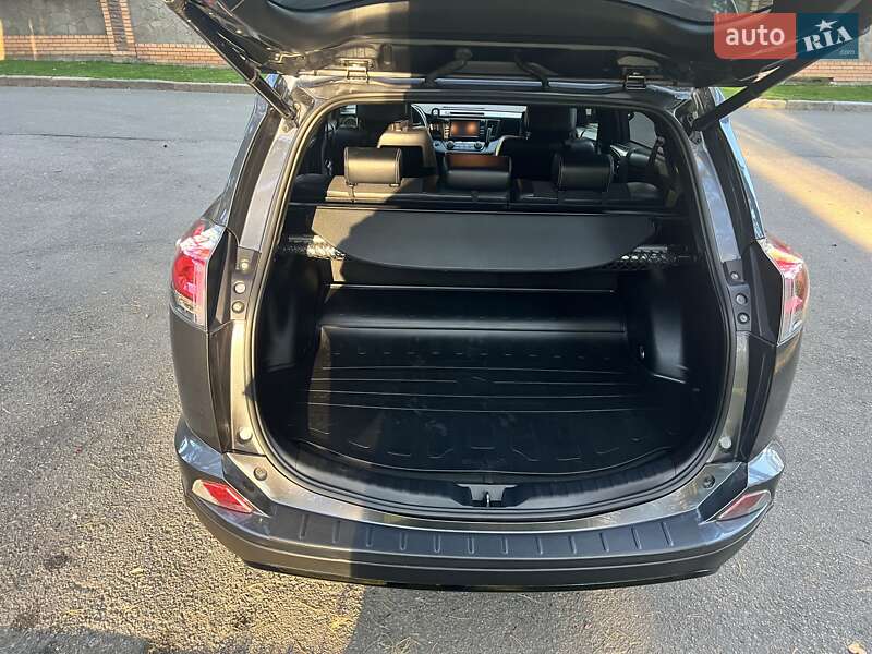 Внедорожник / Кроссовер Toyota RAV4 2018 в Чернигове