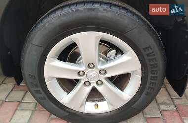 Внедорожник / Кроссовер Toyota RAV4 2013 в 