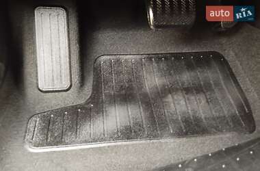 Внедорожник / Кроссовер Toyota RAV4 2013 в 