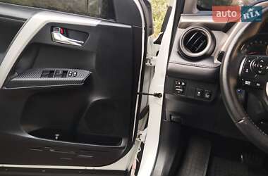 Внедорожник / Кроссовер Toyota RAV4 2013 в 