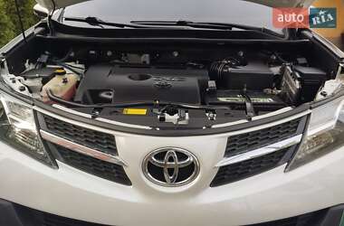 Внедорожник / Кроссовер Toyota RAV4 2013 в 