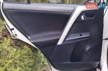 Внедорожник / Кроссовер Toyota RAV4 2013 в 