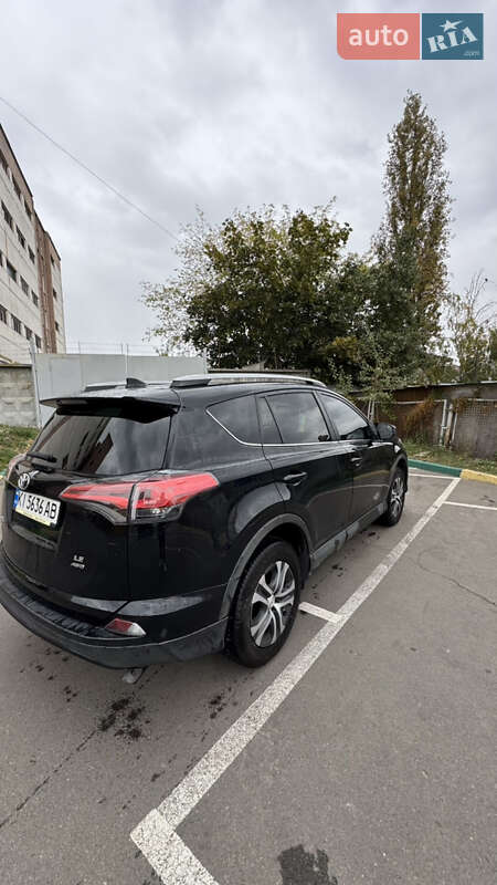 Позашляховик / Кросовер Toyota RAV4 2017 в Києві