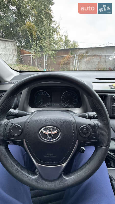Позашляховик / Кросовер Toyota RAV4 2017 в Києві