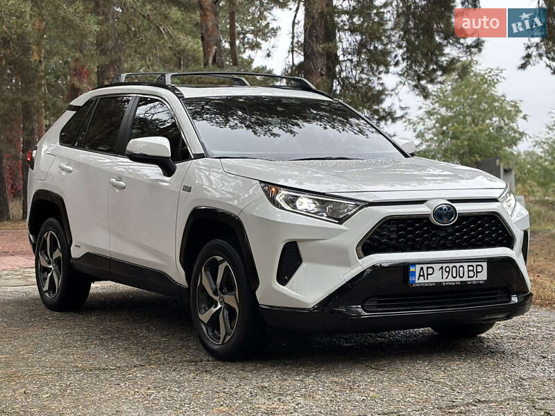 Внедорожник / Кроссовер Toyota RAV4 2021 в Киеве