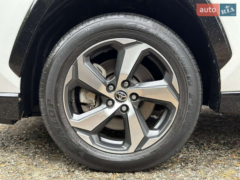 Внедорожник / Кроссовер Toyota RAV4 2021 в Киеве