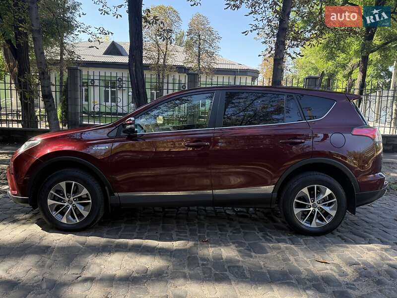 Позашляховик / Кросовер Toyota RAV4 2017 в Кам'янському