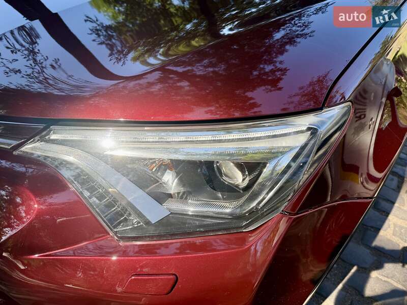 Позашляховик / Кросовер Toyota RAV4 2017 в Кам'янському