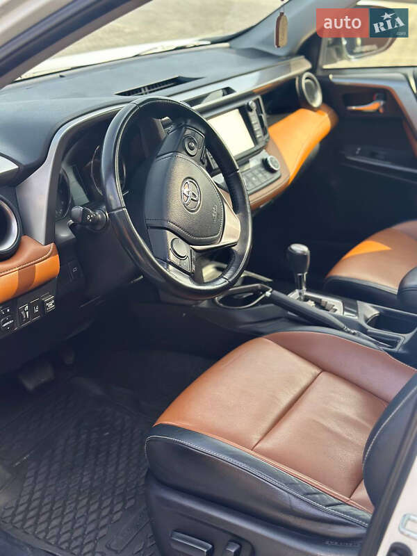 Внедорожник / Кроссовер Toyota RAV4 2016 в Одессе