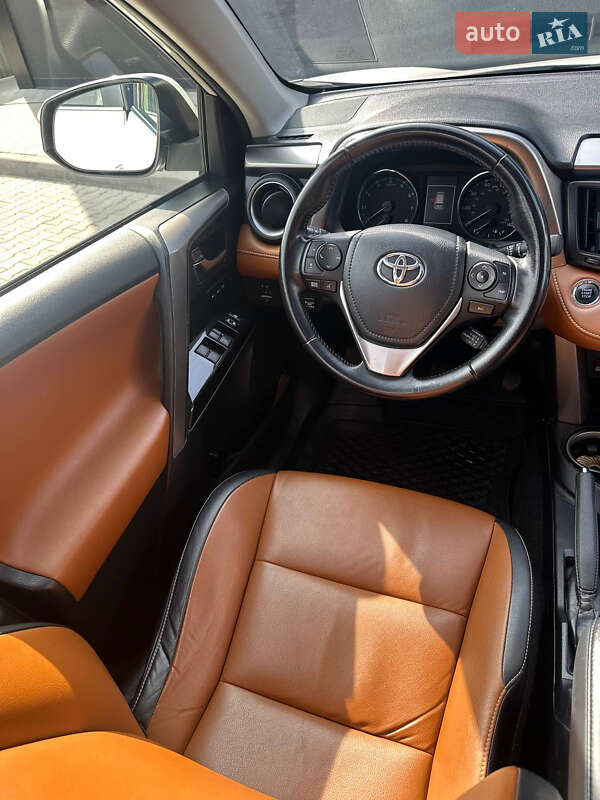 Внедорожник / Кроссовер Toyota RAV4 2016 в Одессе